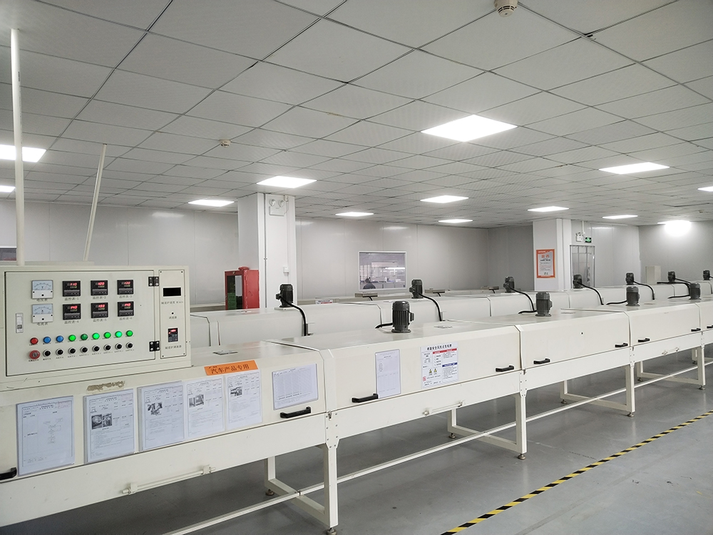 深圳市J9官网电子科技有限公司导热硅胶片压延车间